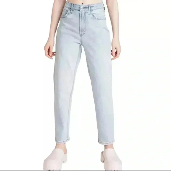 Wild Fable Super-High Rise Tapered Jeans - Ultra Light Wash, Size 6 / 28" Inseam - Picture 1 of 12